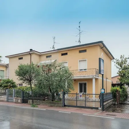 Residenza L'ulivo 펜션 *